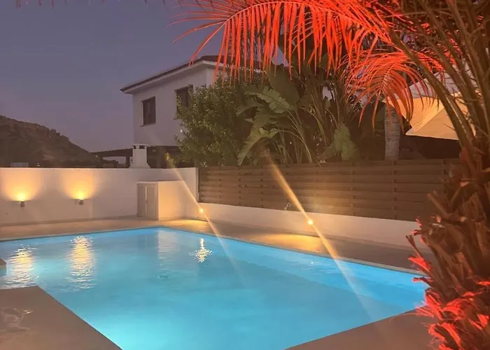 Katikies Grand Vila *